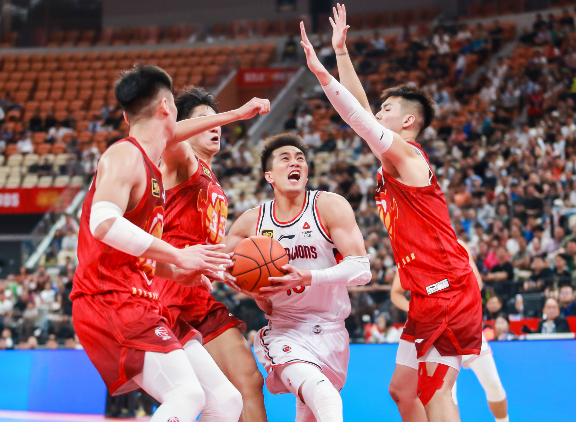 lol英雄攻略-中超今夜走向成谜，广州队遗憾出局，目标明确，身体对抗强度拉满