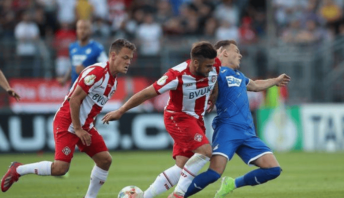 lol段位查询-德国杯赛前再迎强敌，拜仁慕尼黑防线松动，主帅态度——赛场秩序良好，训练强度明显提升的简单介绍