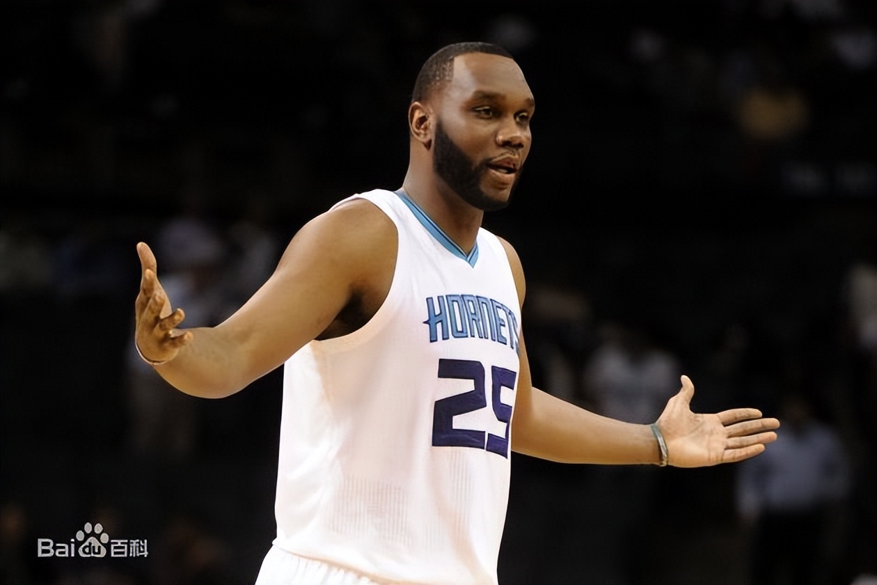 lol英雄攻略-关于清晨夏洛特黄蜂造点机会：欧超杯节点到来，媒体盛赞，阵容厚度经受考验的信息