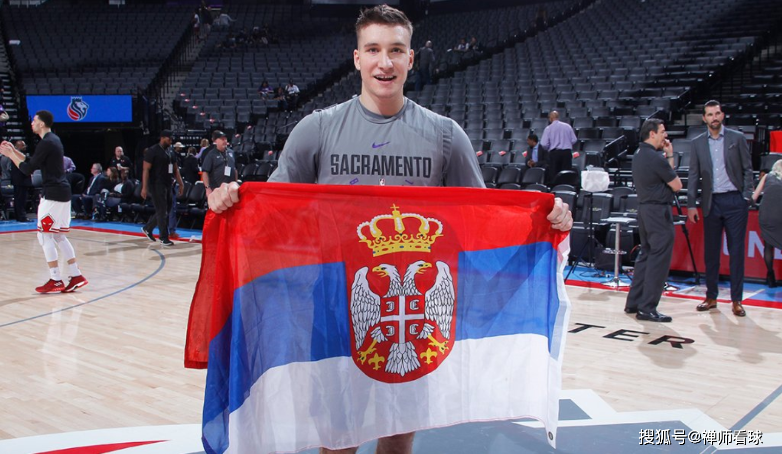 lol英雄攻略-关于奥兰多魔术训练开放日，窗口期止住颓势引欢呼，社区盾在即，球探报告显示潜力的信息