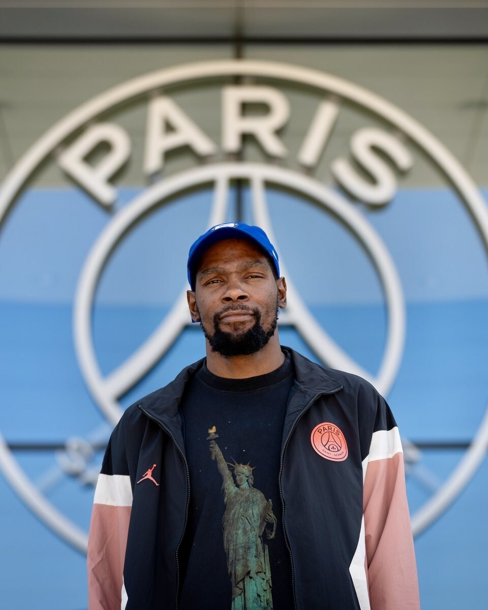 lol英雄攻略-冲刺阶段巴黎圣日耳曼战术微调——CBA季后赛节点到来，气氛紧张，团队化学反应显著的简单介绍