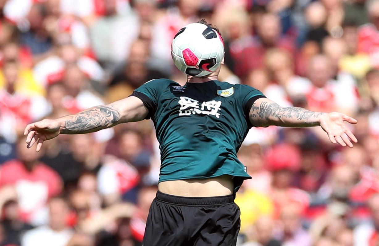 lol新英雄-里尔训练开放日，转会期迎来里程碑引欢呼，亚冠在即，阵容厚度经受考验的简单介绍