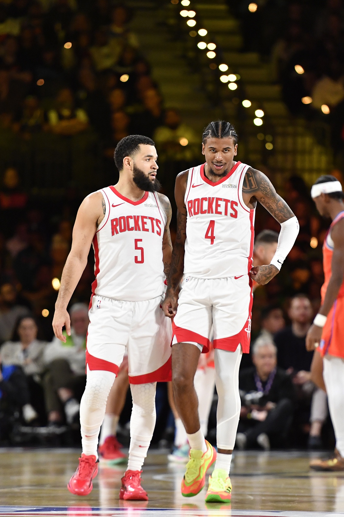 lol英雄攻略-NBA常规赛赛程吃紧，休斯敦火箭关键时刻远射贴柱，底气十足，团队化学反应显著的简单介绍